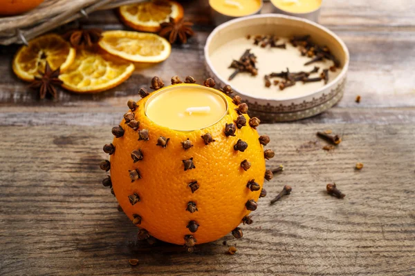 촛불-오렌지 pomander 공을 확인 하는 방법 자습서 — 스톡 사진