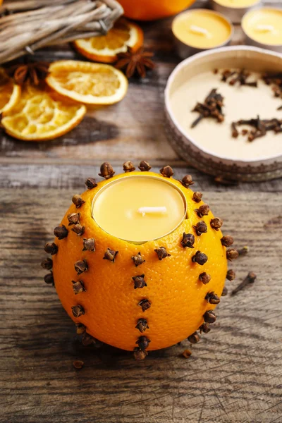 How to make orange pomander ball with candle - tutorial — Stock Photo, Image