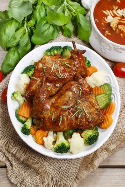 Roasted rabbit with vegetables — Stock Photo, Image