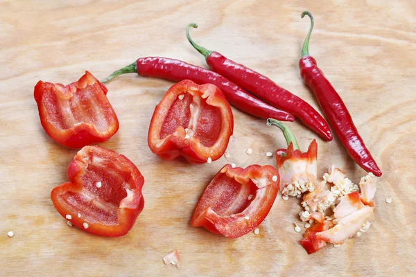 Paprika magok eltávolítása — Stock Fotó