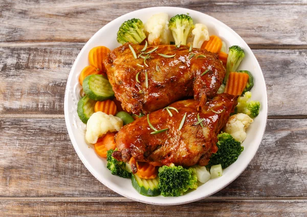 Roasted rabbit with vegetables — Stock Photo, Image