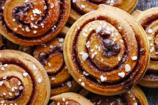 Kanelbulle - шведские булочки с корицей — стоковое фото