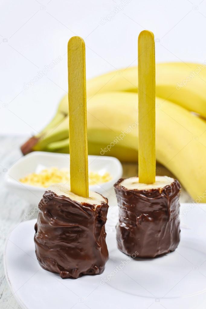 How to make chocolate dipped bananas - step by step, tutorial