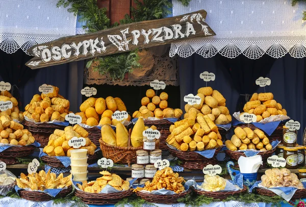 Jaarlijkse kerstmarkt op de Grote Markt. Krakau, Polen. — Stockfoto