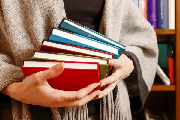 Woman holding books — Stock Photo, Image