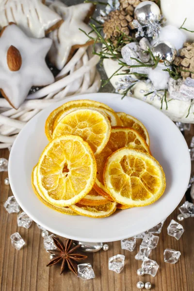 Sušené pomeranče - dekorace na vánoční stůl — Stock fotografie