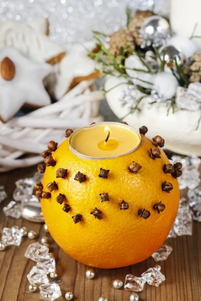 Orange pomander ball with candle decorated with cloves — Stock Photo, Image