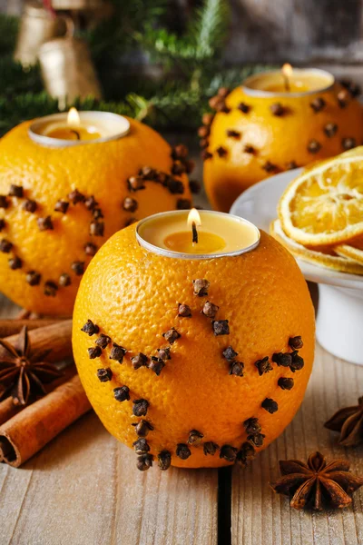 Orange pomander ball with candle, christmas decoration — Stock Photo, Image