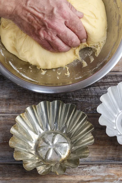 Come fare la pasta di lievito - poco a poco — Foto Stock