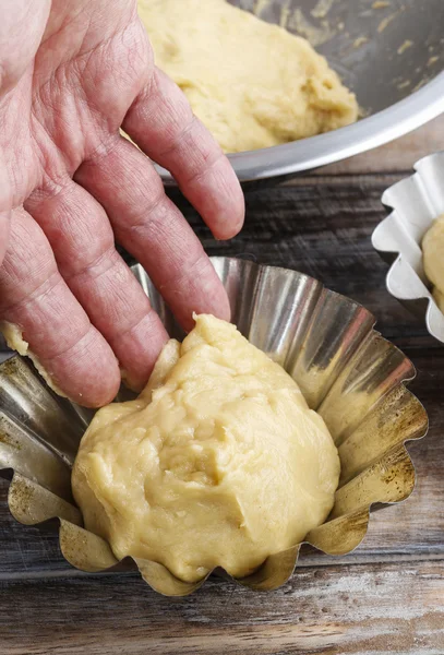 How to make yeast dough - step by step — Stockfoto