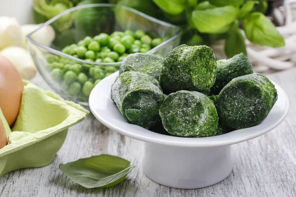 Ciotola di spinaci congelati — Foto Stock