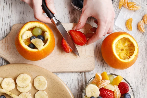 Orange filled with fruit salad — Stock Photo, Image