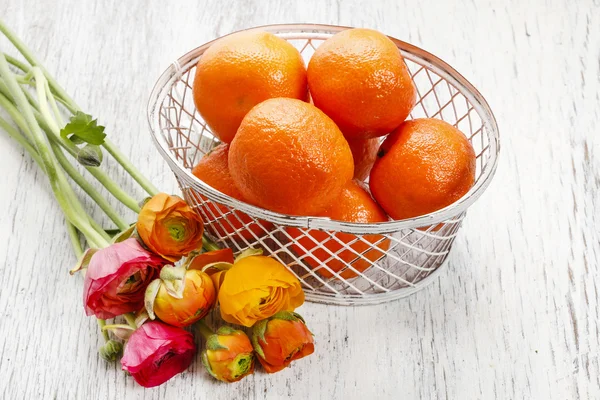 Nectarines in basket — Stock Photo, Image