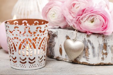 Romantik Mumluk ve buket pembe Düğünçiçeği çiçek