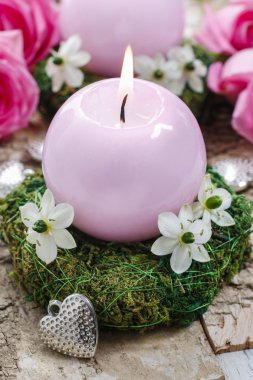 moss, Arap yıldız çiçeklerle süslenmiş yapılmış Mumluk 
