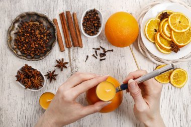 Nasıl mum - portakal pomander topu yapmak için öğretici