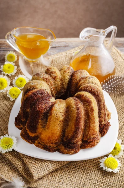 Easter cake with honey — Stock Photo, Image