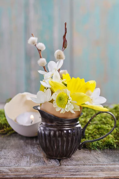 Liten decorartion med daffodil — Stockfoto