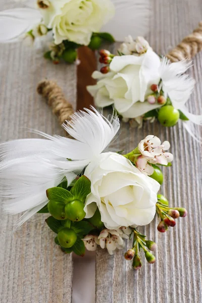 Cómo hacer boutonniere de boda - tutorial —  Fotos de Stock