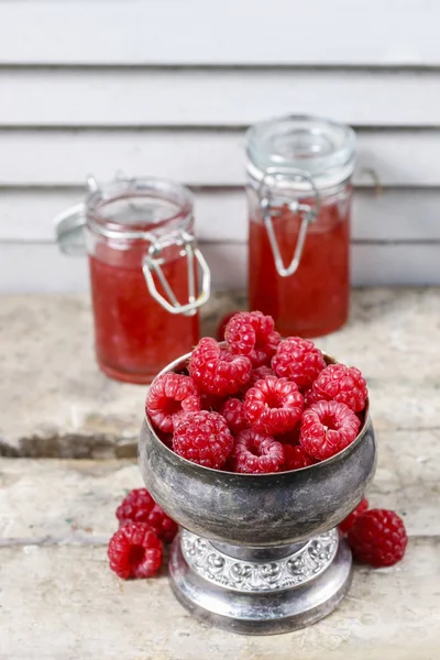 Raspberries in vintage silver goblet — Stock Photo, Image