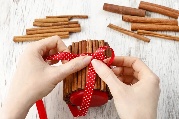 How to make candle decorated with cinnamon sticks - tutorial