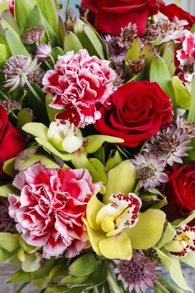 Ramo de flores de orquídea, rosa y clavel —  Fotos de Stock