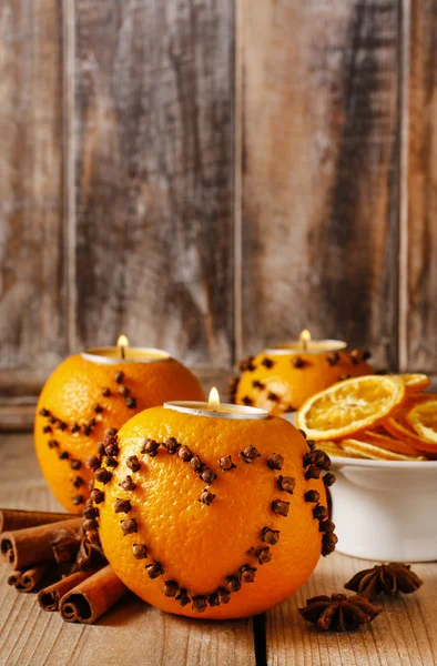 Orange pomander ball with candle decorated with cloves in heart — Stock Photo, Image