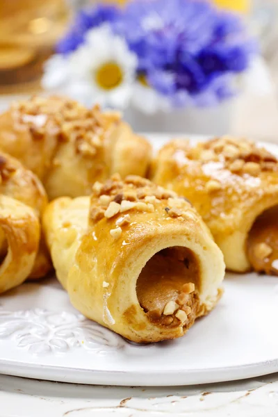 Tasty breakfast: buns with caramel filling — Stock Photo, Image