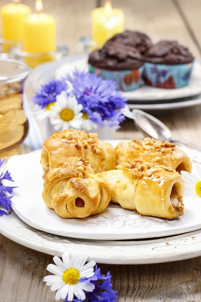 Tasty breakfast: buns with caramel filling — Stock Photo, Image