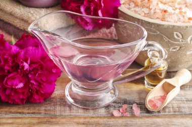 Spa set: deniz tuzları, esans, havlu