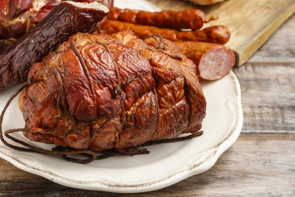 Gerookte ham en worst — Stockfoto