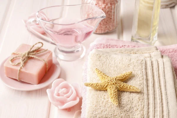 Pink spa set: liquid soap, essential oils, towels and sea salts — Stock Photo, Image
