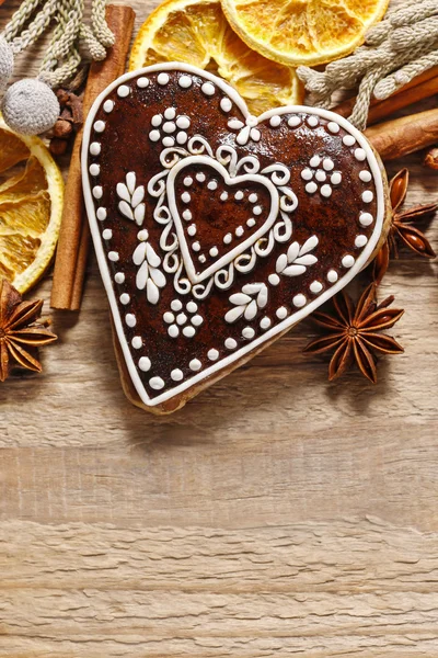 Пряничное печенье в форме сердца — стоковое фото