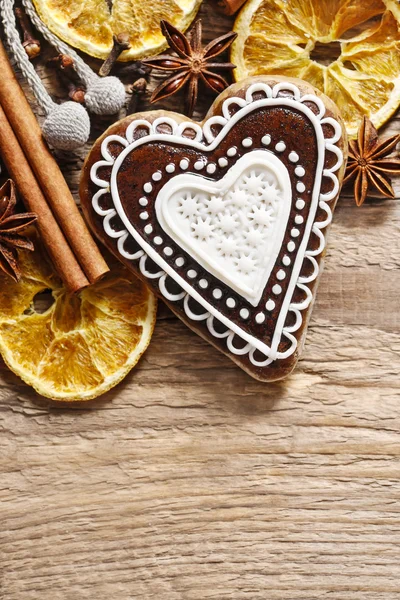 Biscoitos de gengibre em forma de coração — Fotografia de Stock