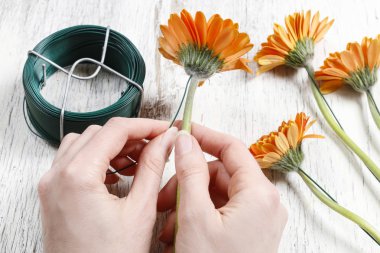 Paskalya çiçek aranjman beyaz yumurta kabuğu