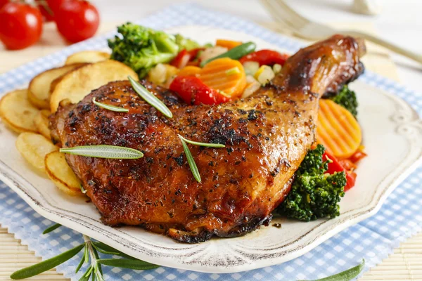 Pollo arrosto con verdure — Foto Stock