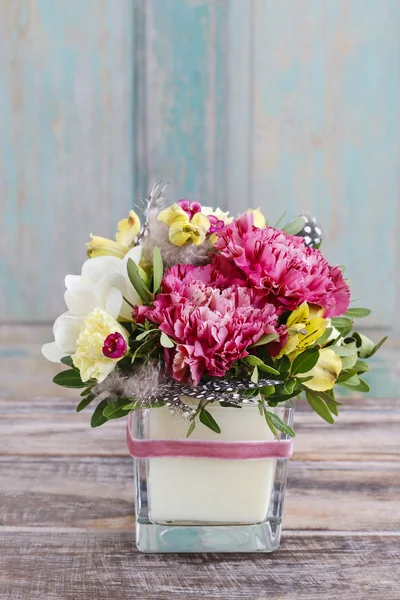 Bouquet of pink carnations and yellow alstroemeria — Stock Photo, Image