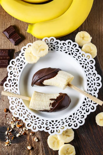 Chocolate dipped banana — Stock Photo, Image