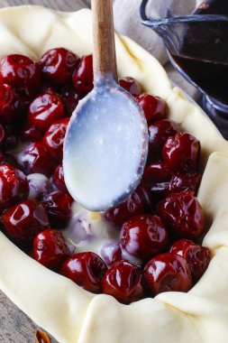 Fransız puf böreği pişirme önce kiraz ile