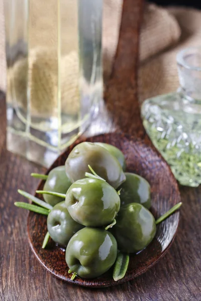 Green olives on spoon — Stock Photo, Image