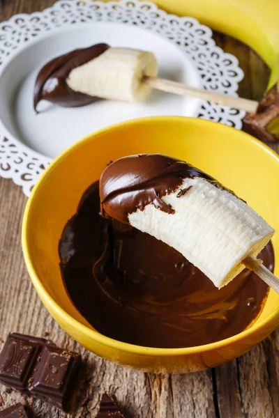 Chocolate dipped banana — Stock Photo, Image