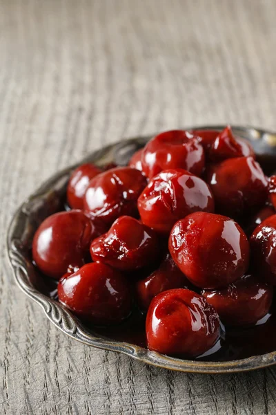 Bowl of cherries on wooden background — Stock Photo, Image