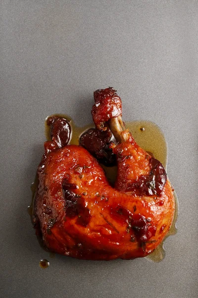 Chicken with cherries — Stock Photo, Image