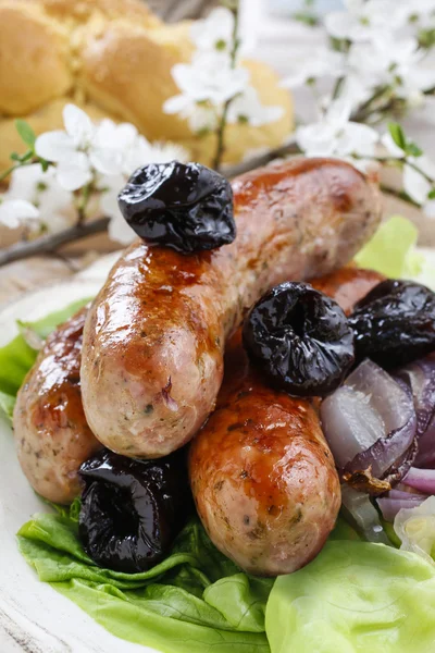 Saucisse aux prunes et oignon — Photo