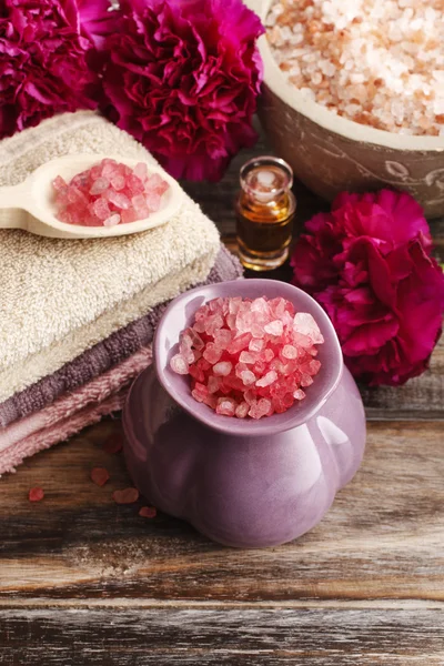 Spa set: sea salts, essential oil, towels — Stock Photo, Image