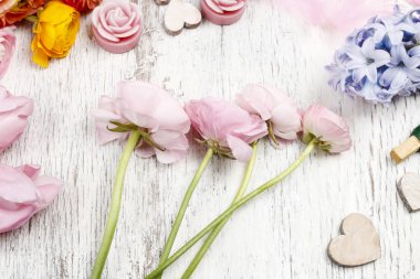 Çiçekçi işyeri: Çiçekler ve aksesuarlar