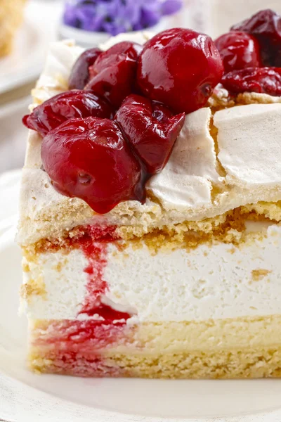 Cherry layer cake — Stock Photo, Image