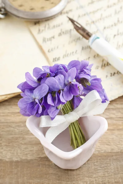 Buquê de flores violetas (viola odorata ) — Fotografia de Stock