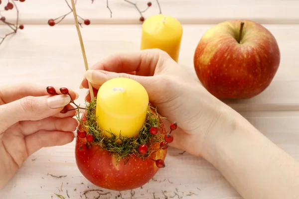 How to make apple and wild rose candle holders — Stock Photo, Image
