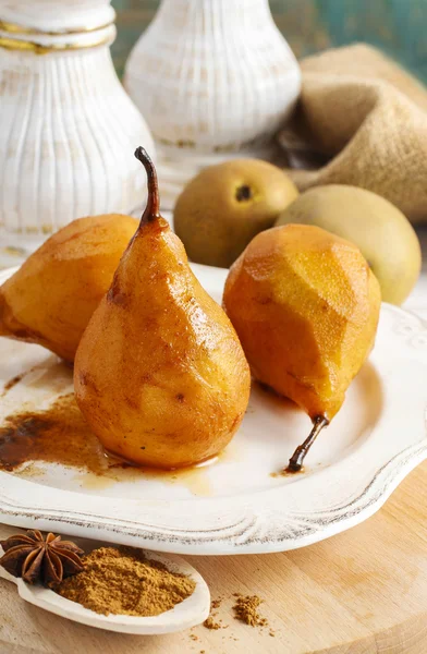 Pears with cinnamon — Stock Photo, Image